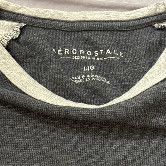Aeropostale Y2K Dark Grey and Light Grey Faded Star crewneck Longsleeve - Picture 5 of 5